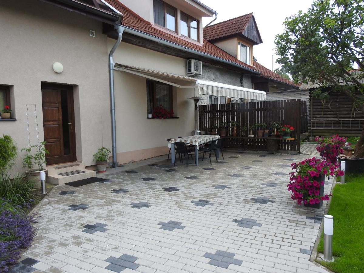 Sofia Veternik C Apartment เครมนิตซา ภายนอก รูปภาพ