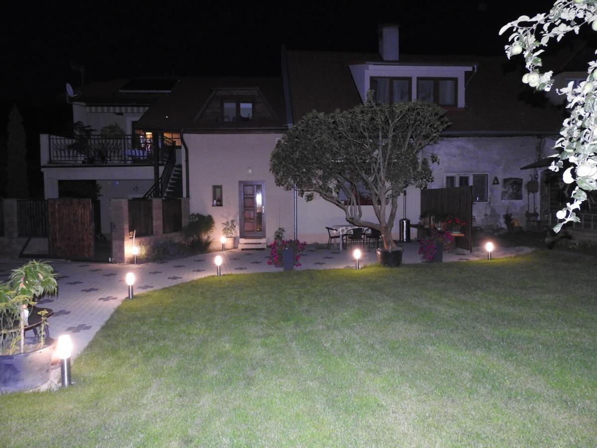 Sofia Veternik C Apartment เครมนิตซา ภายนอก รูปภาพ