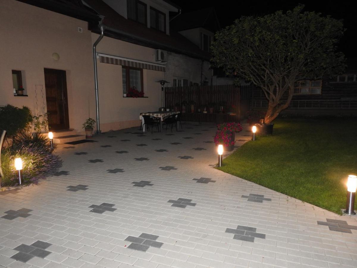 Sofia Veternik C Apartment เครมนิตซา ภายนอก รูปภาพ