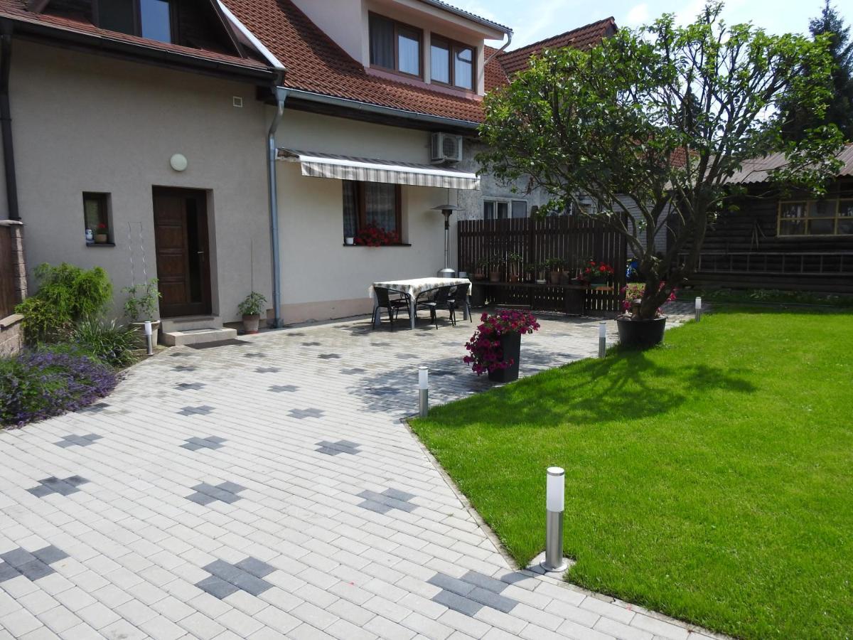 Sofia Veternik C Apartment เครมนิตซา ภายนอก รูปภาพ